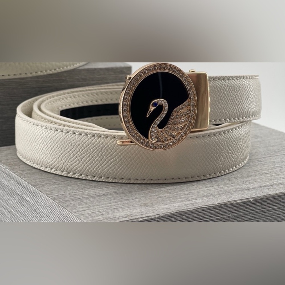 Brand New Leather Belt with Swan Buckle
*Price is firm*